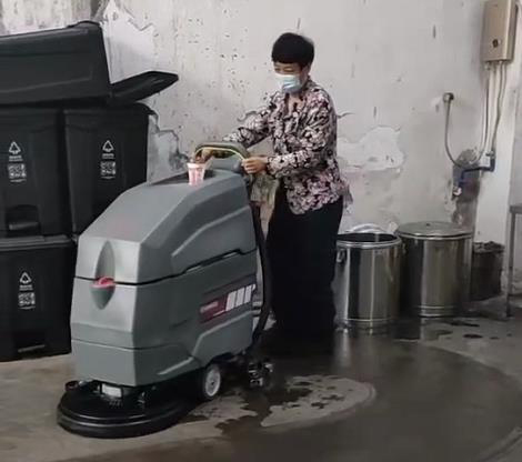 粗糙的水泥地板可以用洗地機(jī)清洗嗎？