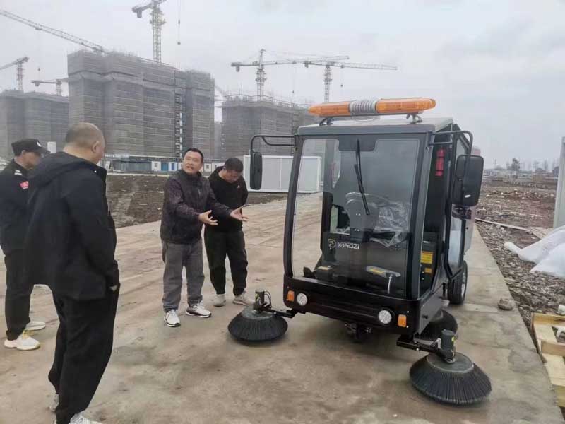 購買一臺(tái)實(shí)用的掃地車多少錢一臺(tái)