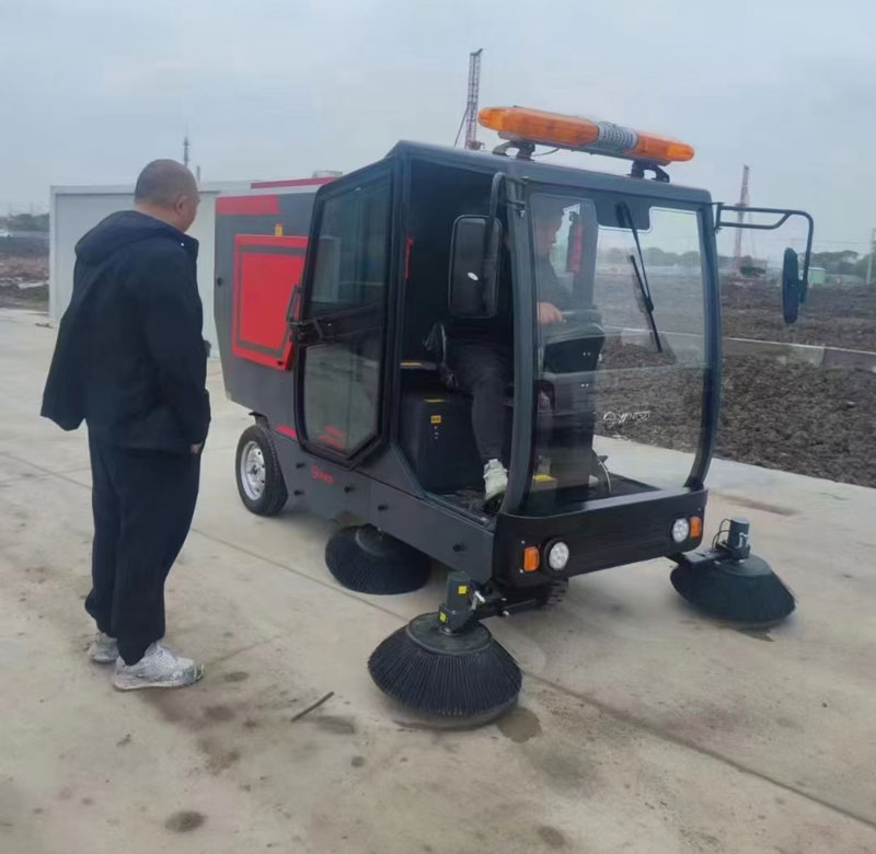 車間清潔掃地車的工作效率怎么樣？能續(xù)航多久?